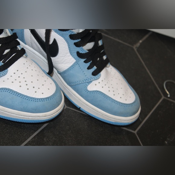 Air Jordan 1 Retro High OG “University Blue” | Men’s Size 9 - Picture 7 of 8